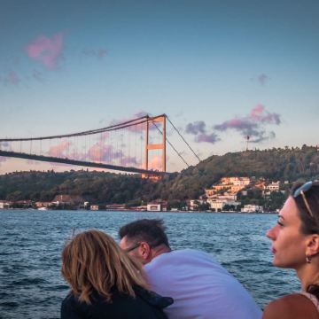 伊斯坦布尔博斯普鲁斯海峡游船体验之旅【观光/日落/夜游】