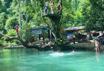 万荣一日游【含午餐+滑索丛林飞跃+1号泻湖+南松河皮划艇】【上门接送】