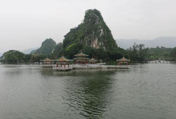 广东肇庆包车1日游【喀斯特地貌探秘：七星岩、环湖栈道、高要八卦村】