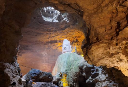 探重庆天眼洞+闯地心极地探险一日游【2-8人团，上门接送】【地心极地 6.5 公里水陆交织的洞景中，“深渊凝视”“海蓝之心” 等梦幻场景与暗河瀑布形成视觉冲击】
