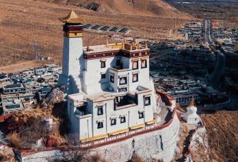 桑耶寺+雍布拉康纯玩8人团1日游丨含讲解.午餐.市区接【山南雅砻文化溯源一日游，商务小团出发，司机兼导游讲解】