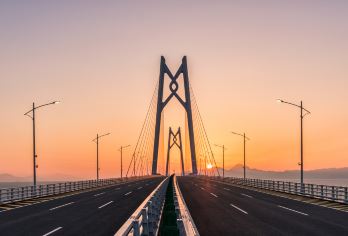 港珠澳大桥游一日游【无需港澳通行证/上门接/游珠海/登大桥】【[亲身体验]近距离游览“风帆”造型的九洲桥、“海豚”造型的江海桥、“中国结”造型的青州桥三座通航孔桥】