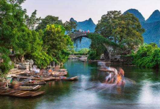 1-4人私家团|拼小团阳朔漓江竹筏+遇龙河竹筏【2025年全新舒适车 网红鱼鹰表演+20元背景打卡 小众旅行 高端定制线路 可自由调整线路】