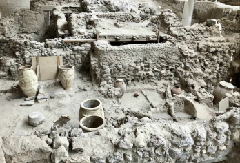 【圣托里尼】费拉小镇+阿克罗蒂利遗址+酒庄+皮尔戈斯小镇【[费用包含]一站全包服务-无需支付司机小费-餐费-过路费（不包含门票+导游费用）-包车时长10小时】