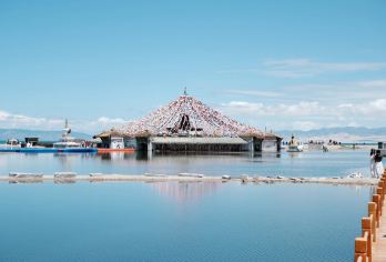 头等舱巴士·茶卡盐湖+日月山+青海湖一日游·可选上门接小团【[优享行程]一日游热门景点，行程丰富，淡季人少，更易出片】