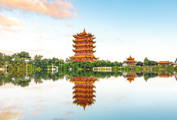 2-6人小团/黄鹤楼+湖北省博物馆+东湖+武汉大学一日游【[优质出行]2-6人精致小团/多人可定制出行】