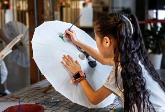 杭州私人定制游：手工艺体验、西湖风景名胜区游船、雷峰塔【手工艺术博物馆实践体验——了解传统工艺，观摩技艺精湛的工匠现场创作。 西湖风景名胜区游船与花港观鱼——放松身心，尽享杭州**标志性的美景。 雷峰塔与西湖风景名胜区全景——探索历史地标，尽览壮丽全景风光。】