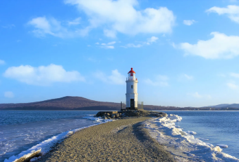 俄罗斯海参崴【玻璃海滩+鹰巢山+金角湾】包车上门接亲子一日游【带您探索由大自然和时光共同创造的独特海岸景观。】