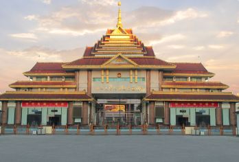 腾冲龙江大桥+芒市金银塔+瑞丽一寨两国+姐告口岸一日游【一天之中可游览三个城市具有代表性的景点】