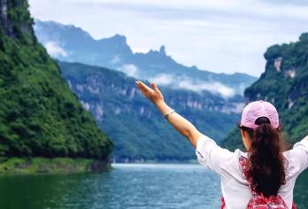 恩施大清江+浪漫宣恩纯玩1日游·船观蝴蝶崖·老少皆宜【“文澜桥、钟楼、竹筏、龙游贡水、贡秀，仙山贡水，浪漫宣恩” 一起来邂逅这坐充满烟火气的小县城吧！】