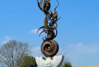 杭州良渚古城遗址公园门票+观光车票+人工讲解服务半日游【[持证讲解]我们专注于深入挖掘历史文化，致力于为游客提供卓越的旅游服务体验】