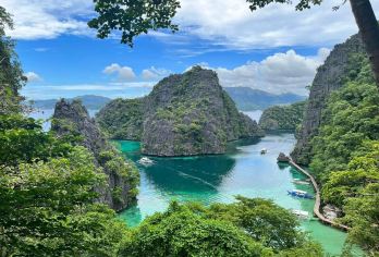 科隆超级终极一日游【潜入科隆岛**代表性的泻湖和隐秘的湖泊，享受终极的热带之旅。 在充满活力的珊瑚花园中浮潜，揭开沉船的秘密。 在白色沙滩上沐浴阳光，享用美味的岛屿风格午餐。】