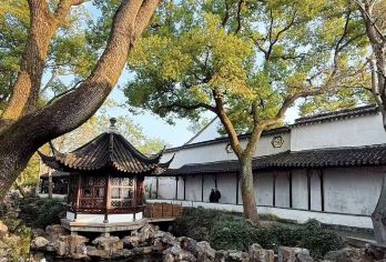 2-6人小团游 | 苏州之旅：体验中国古代园林艺术【孩子们喜欢探索狮子林花园里的岩石地貌。 拙政园是苏州*大的古典园林。 许多游客来到苏州博物馆不仅是为了欣赏馆藏，也是为了感受其独特的建筑风格。】