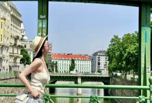 维也纳包车一日游|中文司导|景点可调|10小时服务|可定制【臻选资深中文司导，沟通无障碍，礼遇安心旅程】