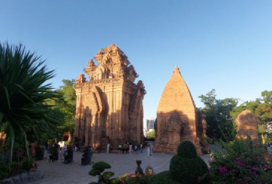 私人旅游芽庄一天（大教堂-占婆塔-钟屿石岬角 - 泥浴 ）【私人团】