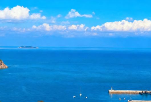 青岛定制包车【可赶海上门接送 行程自由  崂山/市区/黄岛】【[崂山私人定制]多种车型随心选，专车进山不换乘、高品质出行 + 充足游览时间，沉浸式饱览山海盛景～】