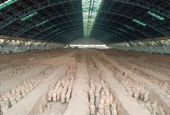 【8人小团】兵马俑+华清宫一日游【可选长恨歌/驼铃传奇】【[精品小团]晚出发8人小团，严格控制人数，24小时管家式服务，西安市三环以内上门接送。】