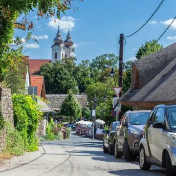 匈牙利布达佩斯出发：塞克什白堡+蒂豪尼一日游