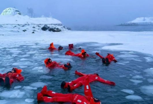 小龙虾人体幻漂+冰钓+atv丛林穿越一日游【车安全整洁，大小车都有，专业设计线路】