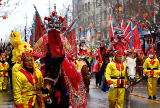 春节民俗嘉年华 - 陇县社火巡游【华北年度史诗嘉年华——不仅是一场巡游，更是一次深入中国新年庆典核心的沉浸式体验。 **探秘全球**