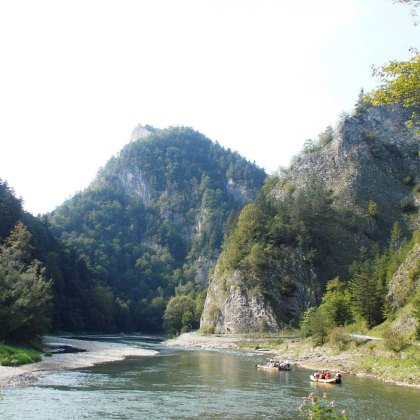 波兰克拉科夫杜纳耶茨河峡谷漂流+尼济察湖畔古堡一日游-臻选