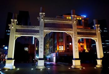 武汉包车游|黄鹤楼+汉口江滩+户部巷+汉秀剧场【中文司机】