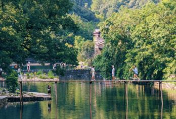 江西景德镇瑶里古镇+寒溪村+新平村瓷宫一日游可英文服务【可提供英文及小语种导游服务-往返接送-可选导游-可代订门票】