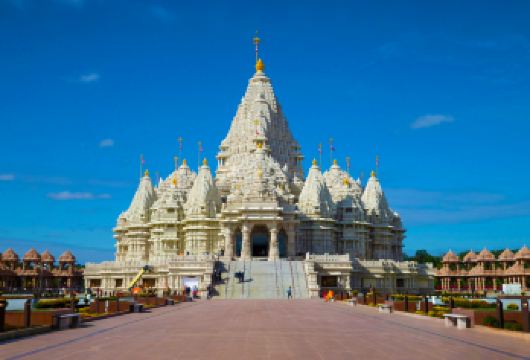 纽约往返印度神庙+长木花园/大地雕塑公园一日游丨双线可选【参观庄严神圣的印度神庙，走进庙宇内部，好像进入世外桃源，在这里寻得了一份内心的宁静。】