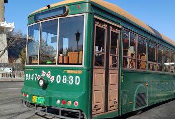 铛铛车游北京中轴线+车观天安门广场钟鼓楼【流水发车·申遗线】【[申遗成功路线·北京中轴线]沿途全是北京必打卡景点， 探寻北京深厚的历史底蕴】