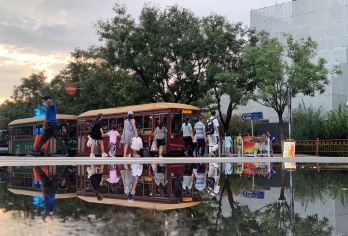 前门故宫环线观光巴士（打卡天安门、故宫、长安街等著名景观）【[铛铛观光车，沉浸式体验]复古怀旧颜值担“铛”，让每次出行都成为流动的风景；】