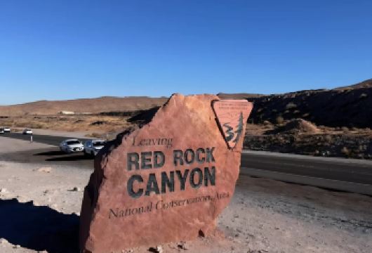 美国拉斯维加斯市区私享行-4-5个地标景点深度游-安全无忧【专业行程定制，精选热门景点，高效游玩不走回头路，贴心服务保障，轻松】