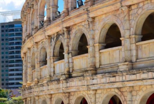 澳门渔人码头（专车接送，不限方向）【​古罗马斗兽场光影大片​：仿古建筑群黄昏逆光拍摄，地下层可触摸青铜剑复制品】