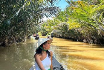 从胡志明市出发的湄公河三角洲之旅【乘坐舢板船穿越风景如画的河道 乘坐摩托艇沿湄公河三角洲航行至槟椥 享用当地午餐、热带水果、蜂蜜茶和椰子糖】