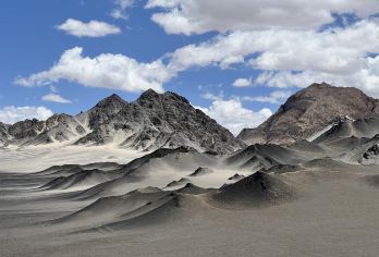 黑独山一日游【敦煌往返黑独山、胭脂山1日游】【经典线路，深度透彻，穿越苍茫戈壁，网红景点打卡，让旅行随心所欲，让你的朋友圈不一样！】