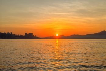 山海漫步│惠州小径湾+乌头山绿道+霞涌渔村【[舒享体验]体验当地文化，避开人潮，观看日出日落，享受宁静海湾与洁净沙滩】