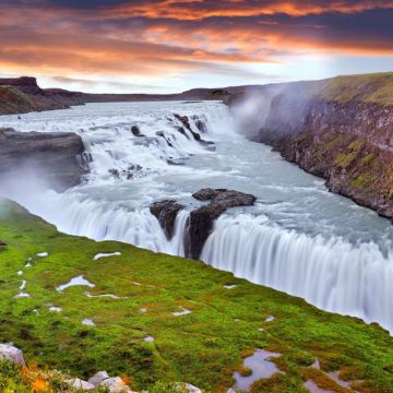 冰岛黄金圈间歇泉中英文团一日游|含火口湖|可选蓝湖或番茄农场