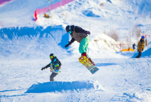江西铜鼓七星岭国际滑雪场一日游【含往返车+滑雪门票】【景区指定直通车，满4人天天发班！】