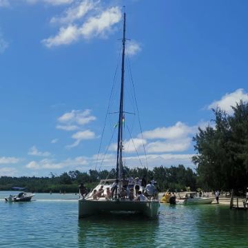 毛里求斯鹿岛双体船巡游一日游接送/任选水上三项/自行前往码头