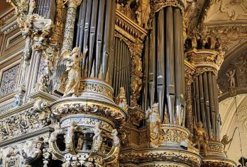 丹麦哥本哈根克伦堡+腓特烈堡+埃斯鲁姆湖【中文私家包车】【尊享一对一高端行程定制，多日豪华包车专属礼遇，专业旅行顾问24小时恭候垂询。】