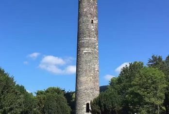 都柏林出发：基尔肯尼、威克洛和格兰达洛之旅（英文团） 【花2小时探索10世纪的修道院城市、湖泊、瀑布以及《勇敢的心》中的美丽景色】