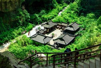 武隆天生三桥+龙水峡地缝一日游【含门票+午餐+打卡喀斯特地貌【[优先品质]市区五大商圈多站接驳丨纯玩无购物丨无隐形消费丨旅游意外险】