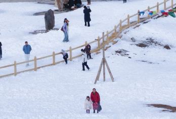 雪宝顶+扎嘎瀑布一日游『纯玩1-8人精品小车｜松潘古城出发』【牟尼沟冰瀑布+雪山/雪峰雪宝顶追日落金山，网红打卡地】