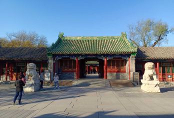 北京恭王府一日游【含门票+鸿儒说资深导游讲解+无线蓝牙耳机】【[全程无线耳麦]每个人都配备无线耳麦，让您更深切的感受恭王府】