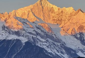 云南丽江+玉龙雪山+蓝月谷一日游一价全含纯玩6-8人精品小团【[安心出行]除雪山检修、恶劣天气等不可控情况外，购买抢票套餐未出票不接受任何理赔！】