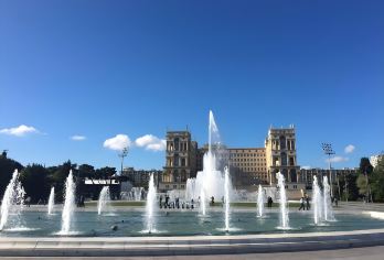 阿塞拜疆巴库城市徒步向导【中文/英文】【中文 / 英文专业向导全程陪同，破除语言障碍，详解巴库历史、建筑与民俗，助力深度理解这座“里海明珠“】