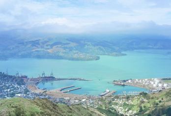 基督城大教堂+维多利亚钟楼+追忆桥+野生动物园+海滩一日游【维多利亚钟楼由本杰明・蒙特福特设计，是基督城的历史地标，建筑精美且钟声响彻全城。】