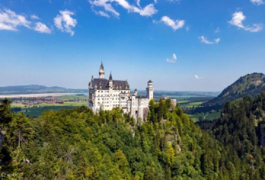 新天鹅堡+林德霍夫宫+上阿玛高+阿尔卑斯湖一日游【精品包车，私享空间，上门接送，轻松出行】