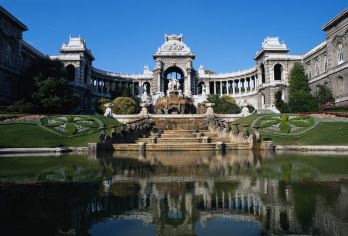 法国马赛-马赛老港+圣母圣殿+法罗宫【中文司机】一日游【马赛是法国历史悠久的城市之一，拥有深厚的文化底蕴和无与伦比的地中海风光。】