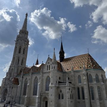 匈牙利布达佩斯-埃斯泰尔戈姆-维谢格拉德-圣安德烈包车1日游