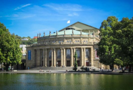 德国斯图加特市区打卡网红景点-漫步老城感受历史-包车-精选【专属客服和本地中文司机，一家一团包车】